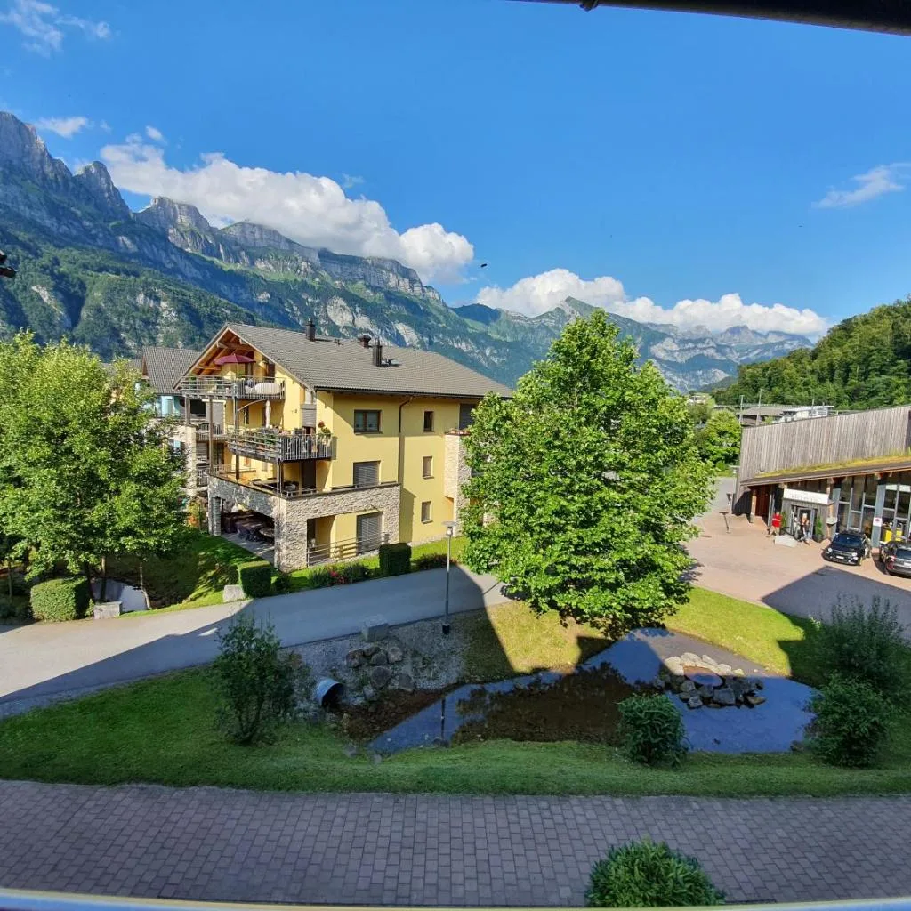 Walensee House & Apartments - صورة 18