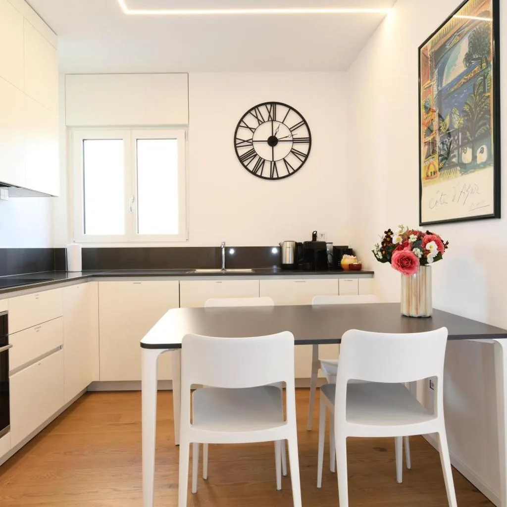 Lake Modern Suites - Free Parking - صورة 15