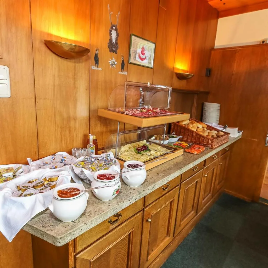 Alpenhotel Tauernstüberl - صورة 11