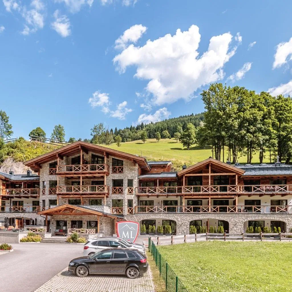 AvenidA Mountain Lodges Saalbach incl Joker Card