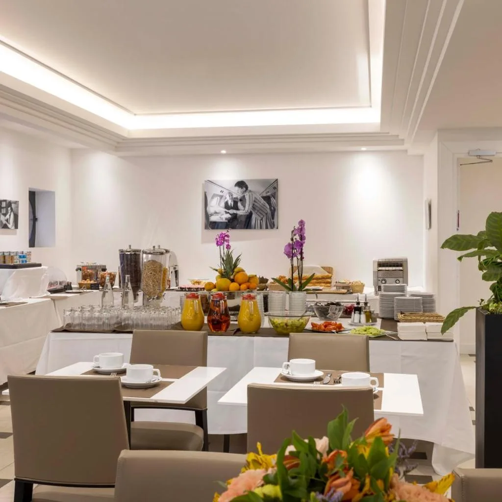 Hôtel De Castiglione - صورة 15