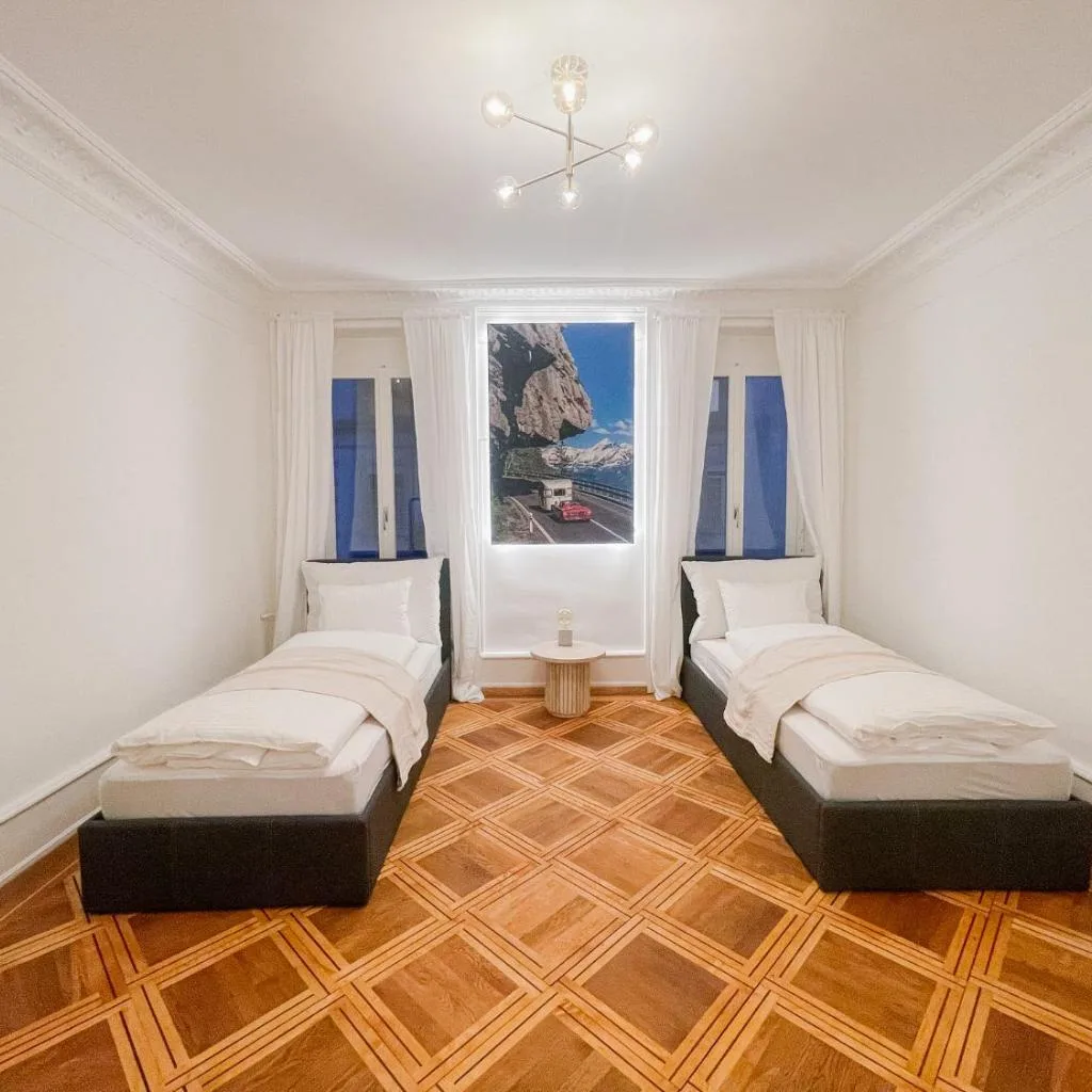 West Center 4 Bed Free Parking WiFi - صورة 18