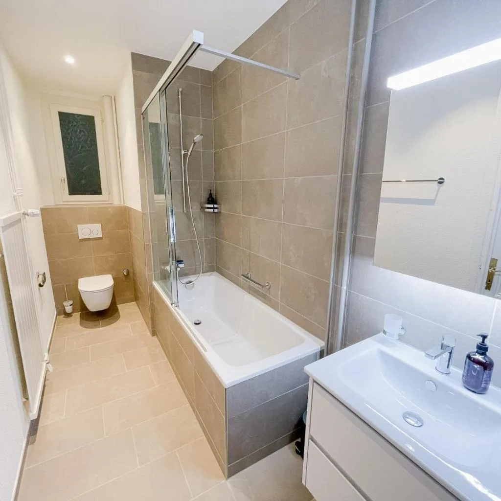 West Center 4 Bed Free Parking WiFi - صورة 8