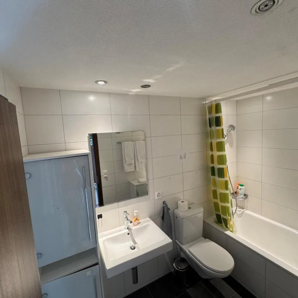 Spacious, Central 4 Bedroom Apt - 1 min from Train - صورة 10