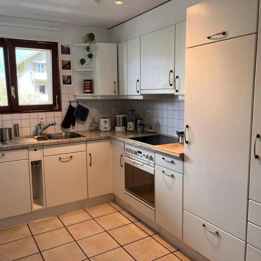Spacious, Central 4 Bedroom Apt - 1 min from Train - صورة 11