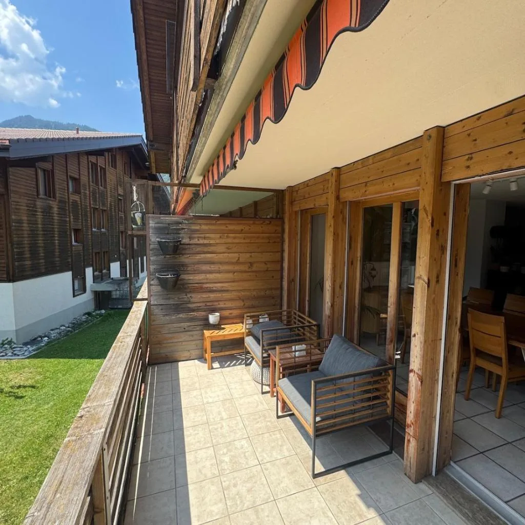 Spacious, Central 4 Bedroom Apt - 1 min from Train - صورة 19