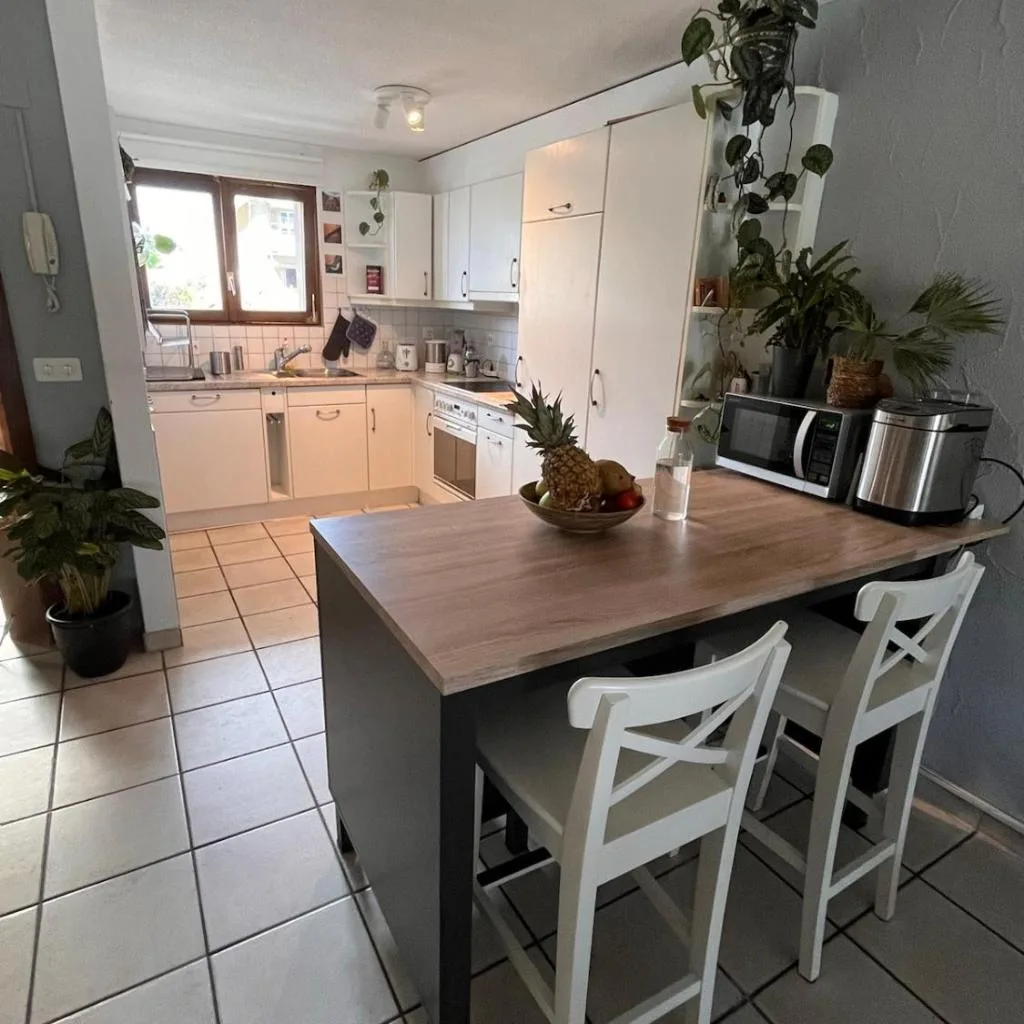 Spacious, Central 4 Bedroom Apt - 1 min from Train - صورة 20