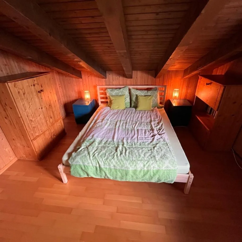 Spacious, Central 4 Bedroom Apt - 1 min from Train - صورة 6