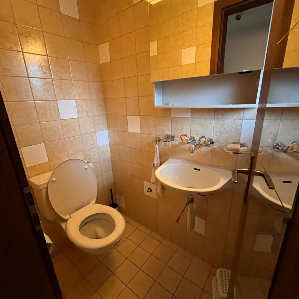Spacious, Central 4 Bedroom Apt - 1 min from Train - صورة 8