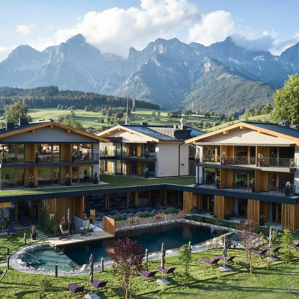 Wellness und Brunch Hotel MorgenZeit beheizter Naturteich Genuss Frühstück bis 13 Uhr Hochkönig Sommercard - صورة 11