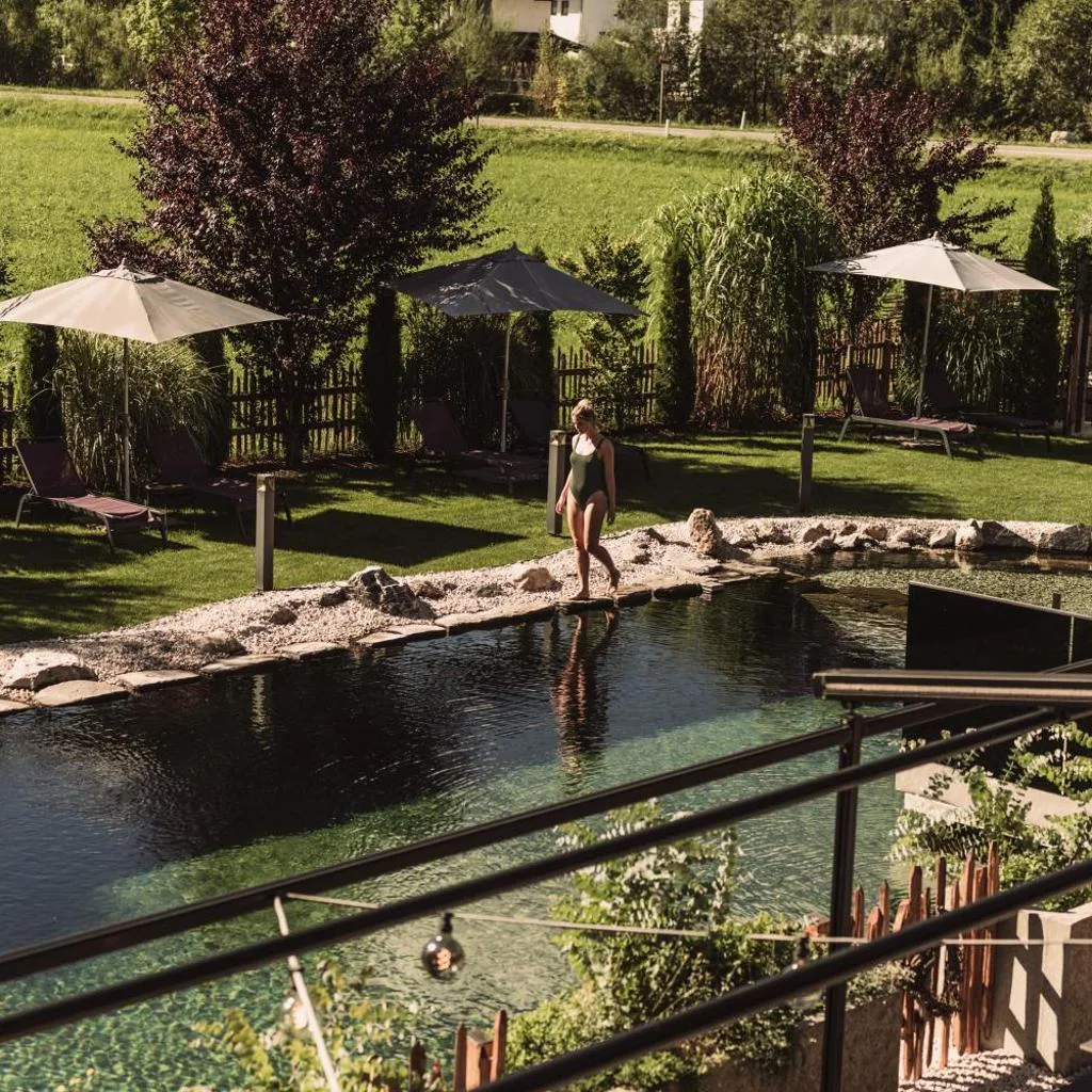 Wellness und Brunch Hotel MorgenZeit beheizter Naturteich Genuss Frühstück bis 13 Uhr Hochkönig Sommercard - صورة 5