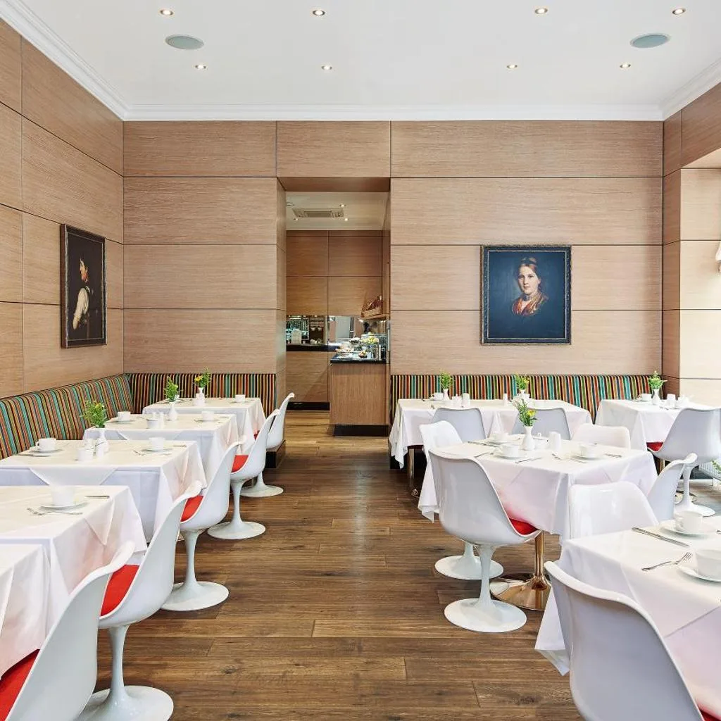 Living Hotel an der Oper - صورة 6