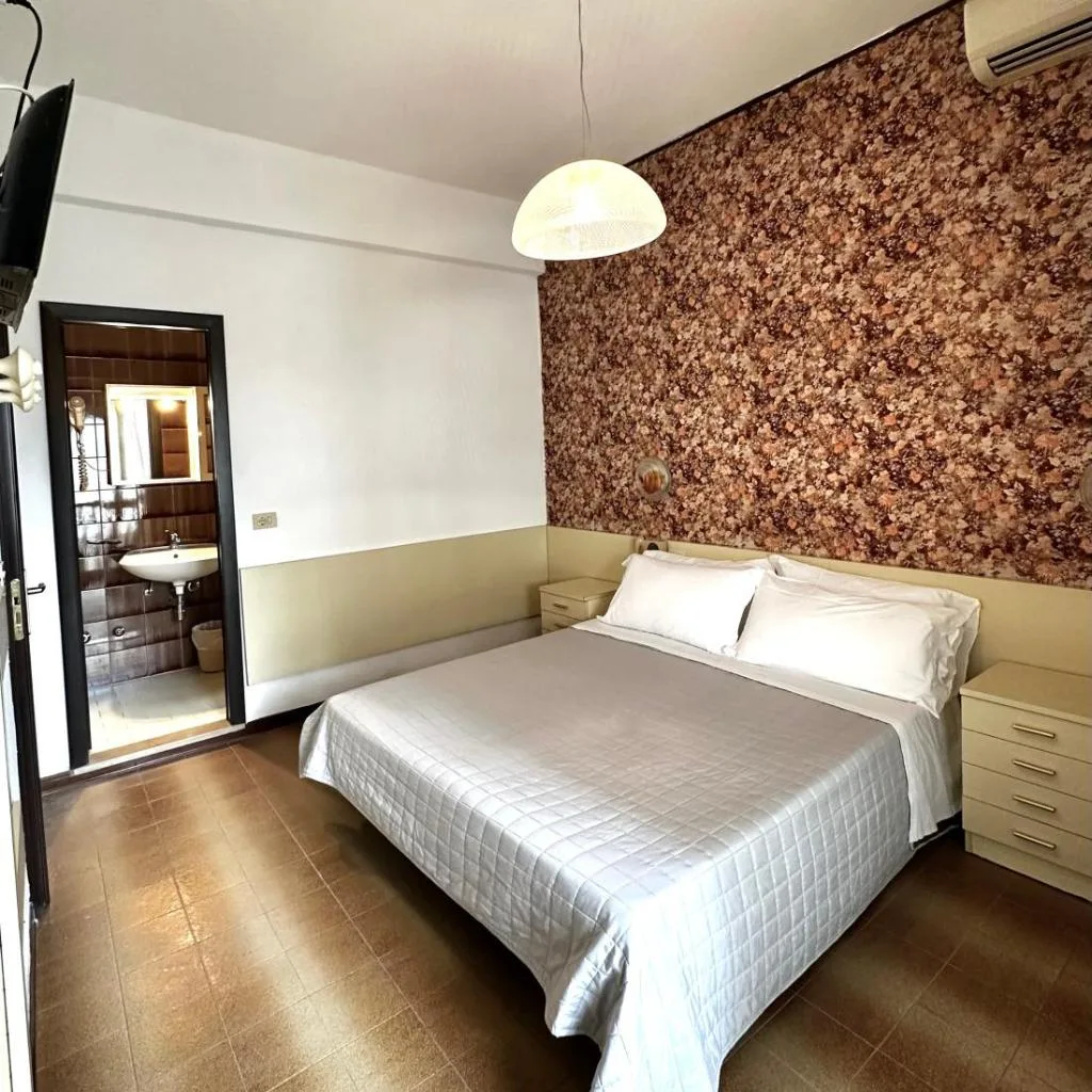 Hotel Splendid Suisse - صورة 11