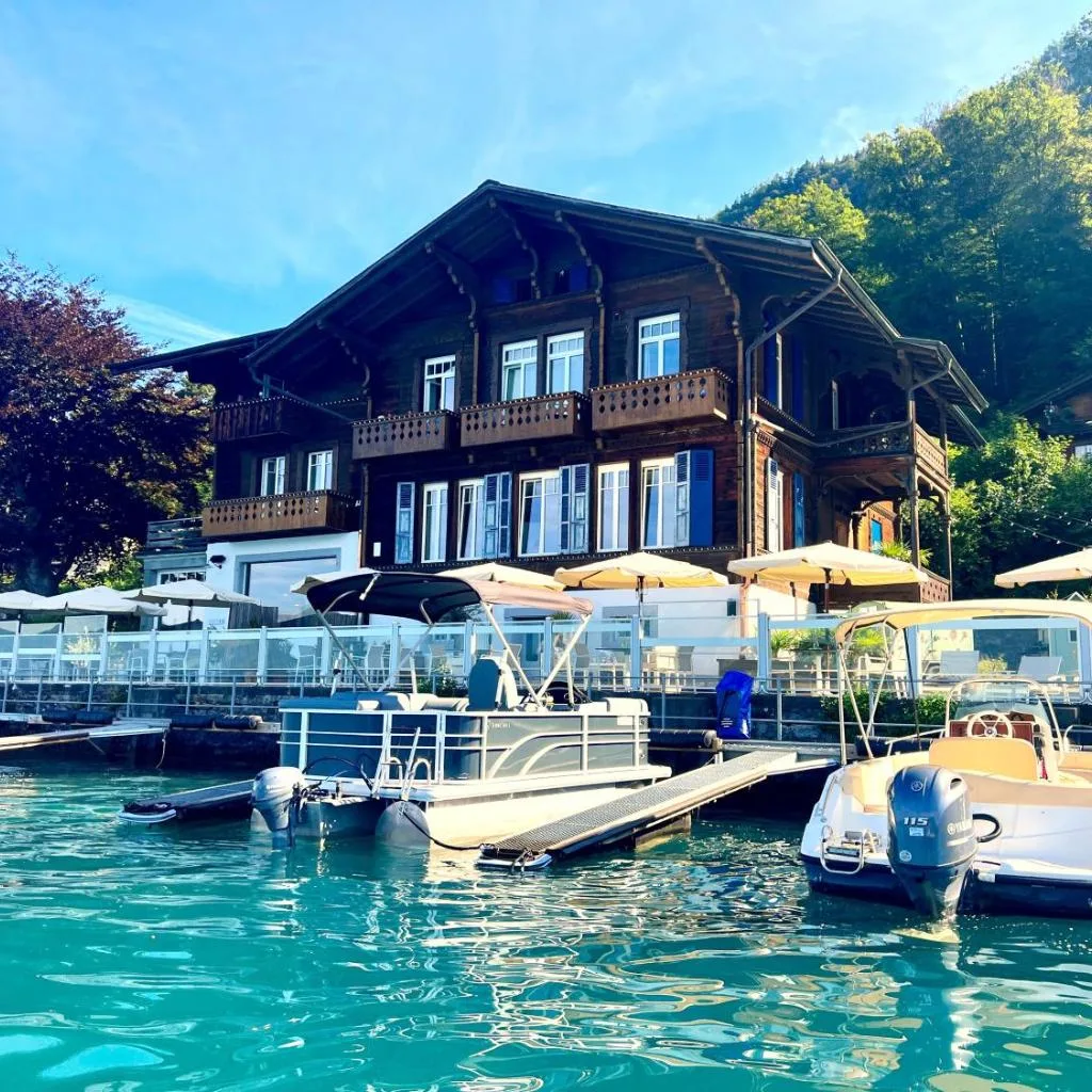 Boutique Hotel & Restaurant Niesenblick - Lakefront rooms with balcony on Lake Thun - SELF CHECK IN & digitale Reception