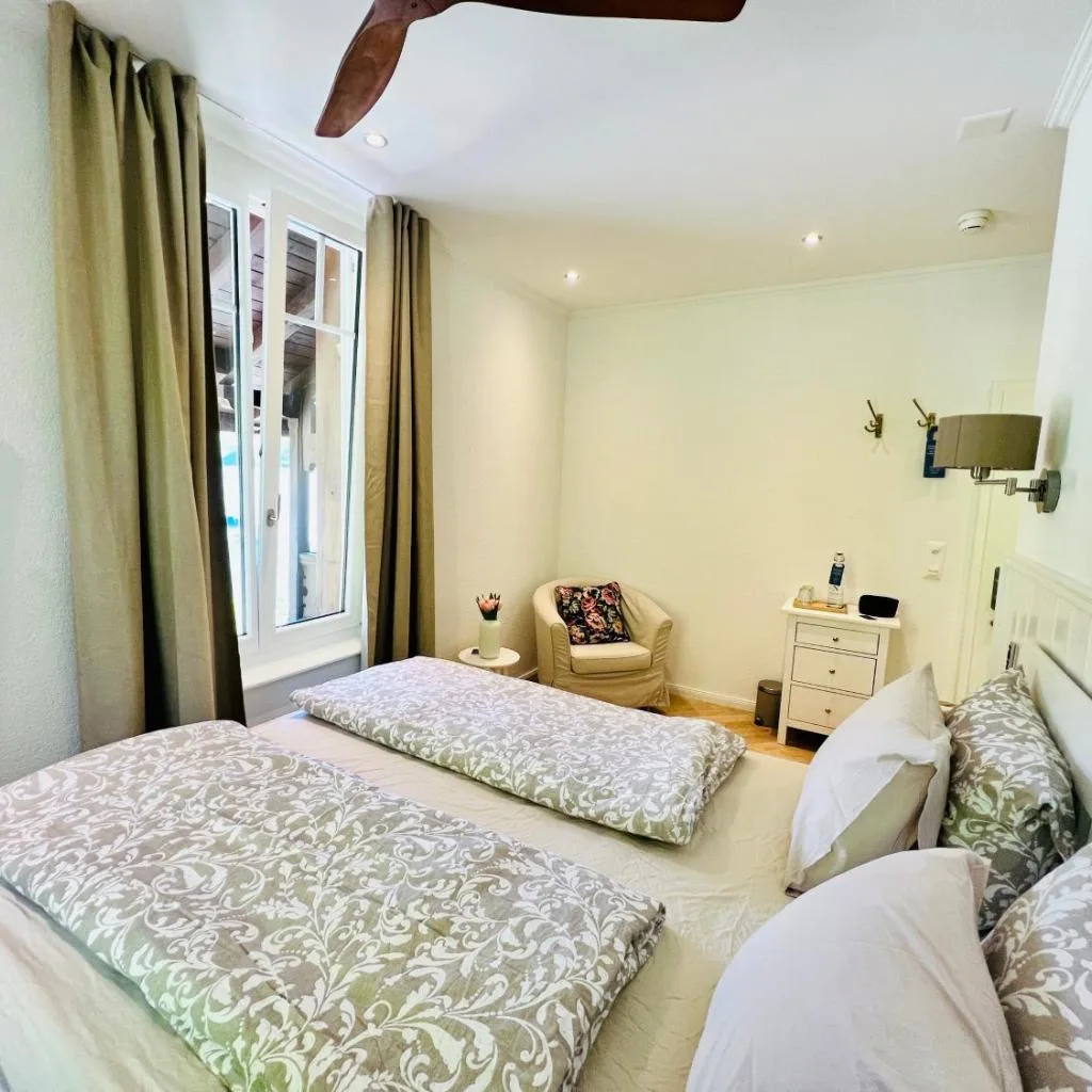 Boutique Hotel & Restaurant Niesenblick - Lakefront rooms with balcony on Lake Thun - SELF CHECK IN & digitale Reception - صورة 6