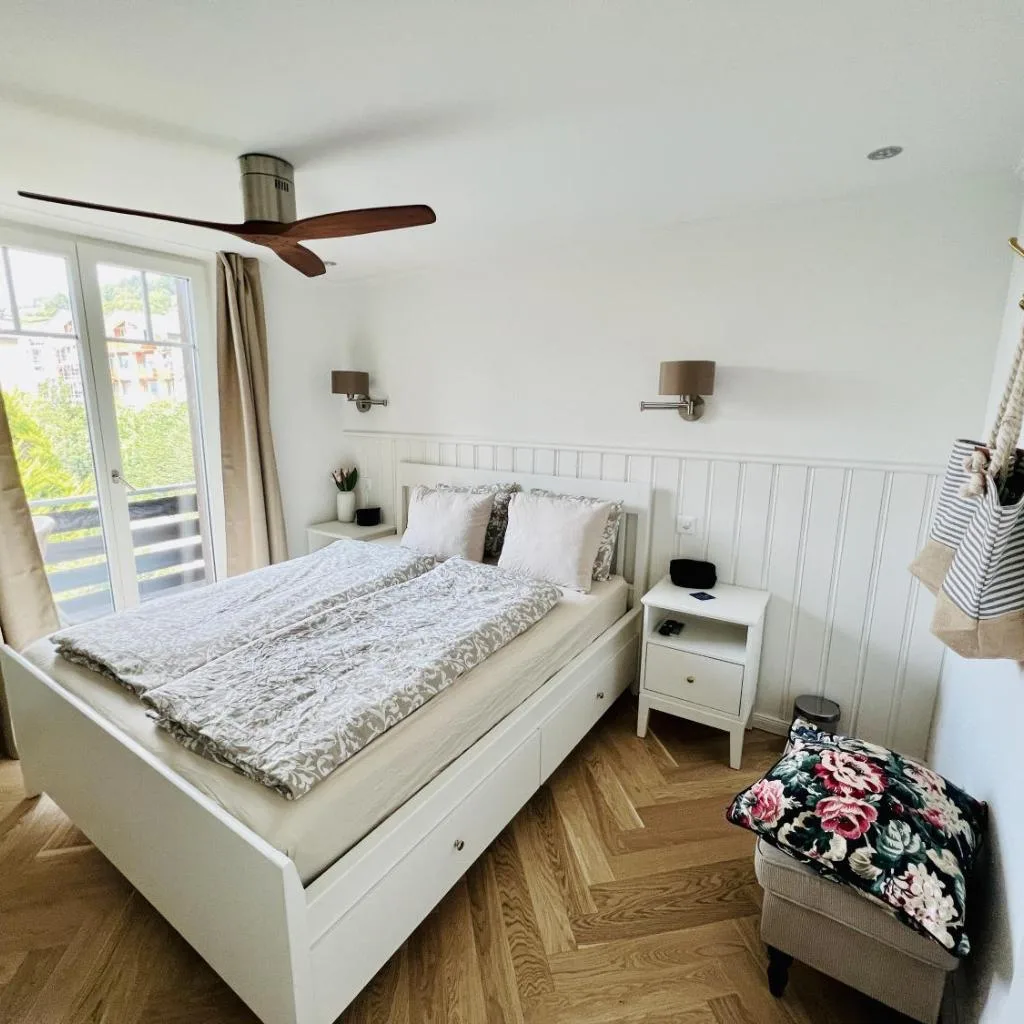 Boutique Hotel & Restaurant Niesenblick - Lakefront rooms with balcony on Lake Thun - SELF CHECK IN & digitale Reception - صورة 8